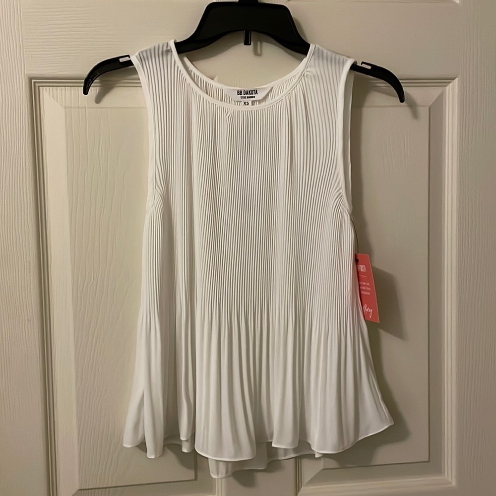 BB Dakota Steve Madden top from Libby Story Boutique. Never worn, tags still on